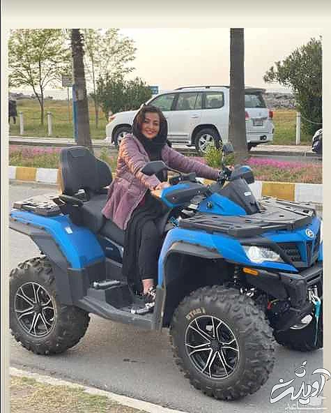 نفیسه روشن در موتور چهارچرخ و لاکچری خود